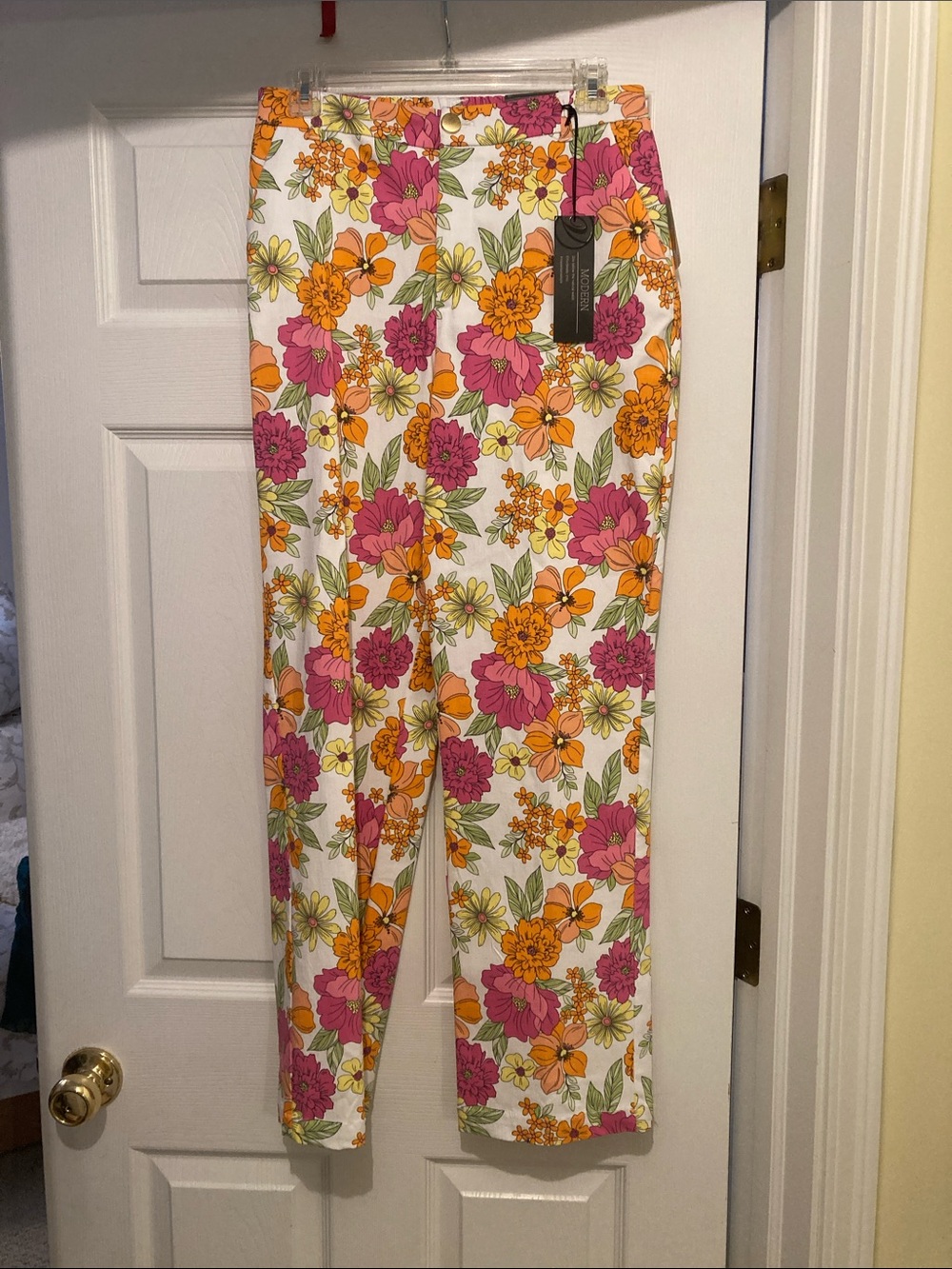 NWT Versona “very happy” pants size 8